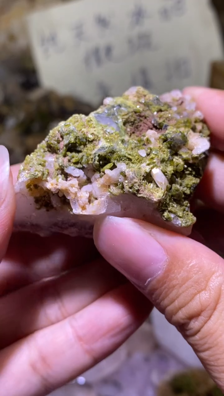未镶嵌珠宝半成品水晶105号 61克精品绿帘绿碧溪花园水晶