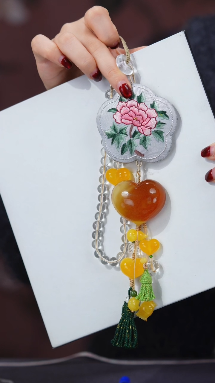 【闪购商品】蜜蜡裸石未镶嵌挂饰