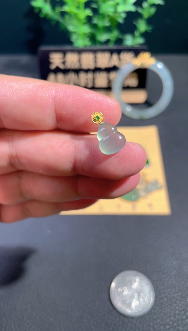 颈饰18K金镶嵌翡翠抖音基地发货