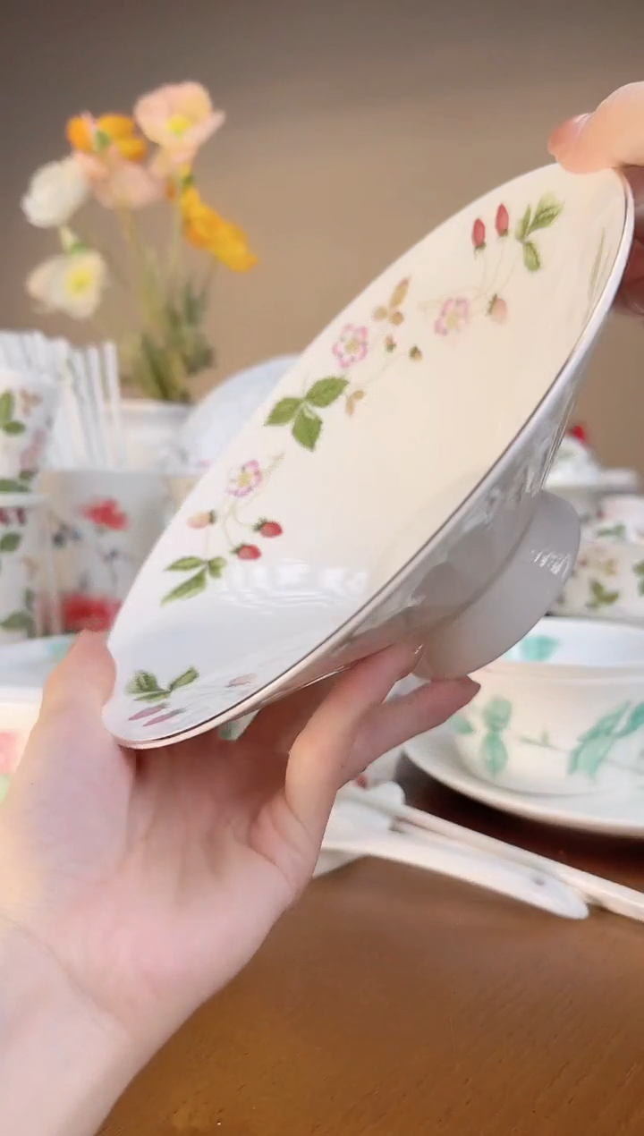 【闪购商品】莓高骨瓷浮雕果盘莓高骨瓷浮雕果盘