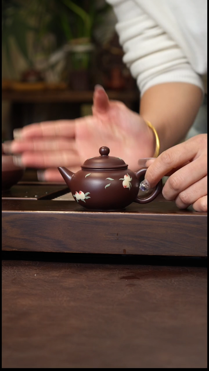 茶壶紫砂紫泥泥绘水平100cc左右