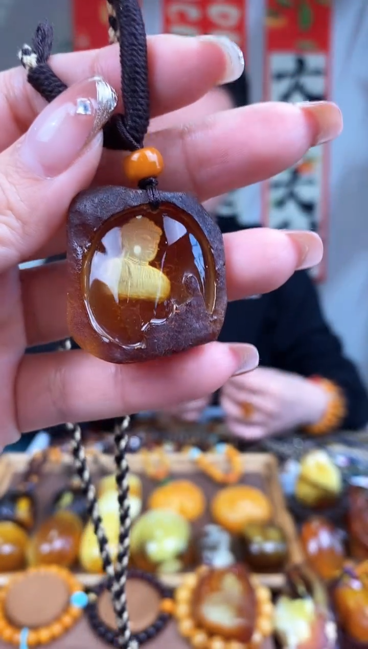 【闪购商品】琥珀裸石未镶嵌基地发货 一物一证 顺丰包邮