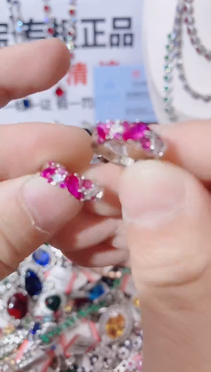 未镶嵌耳饰红宝石  