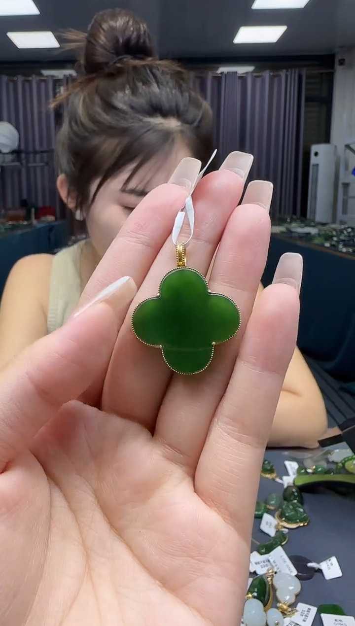 和田玉18K金镶嵌挂件1