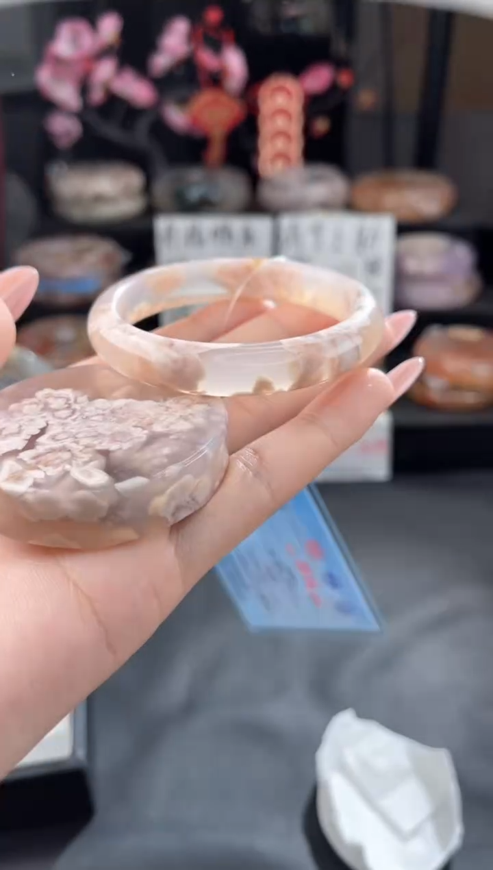 【闪购商品】石英质玉手镯未镶嵌52