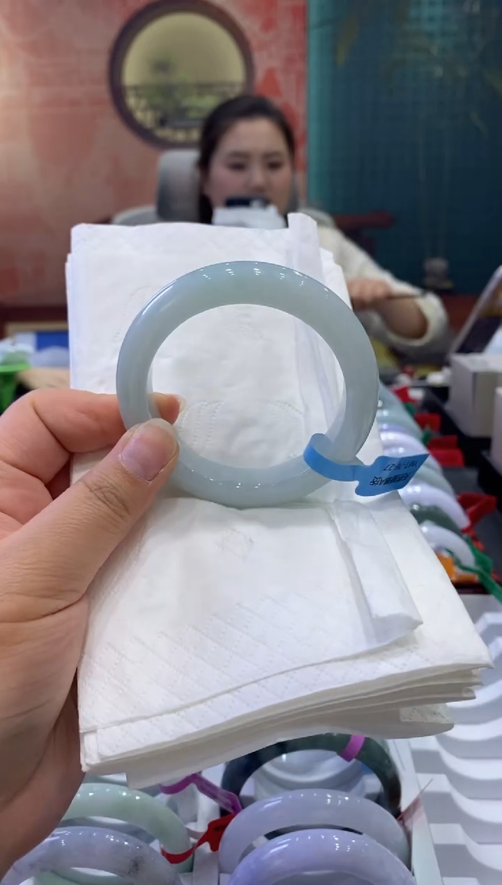【闪购商品】翡翠手镯未镶嵌多人0005648