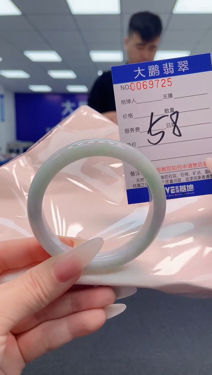 【闪购商品】翡翠手镯未镶嵌                