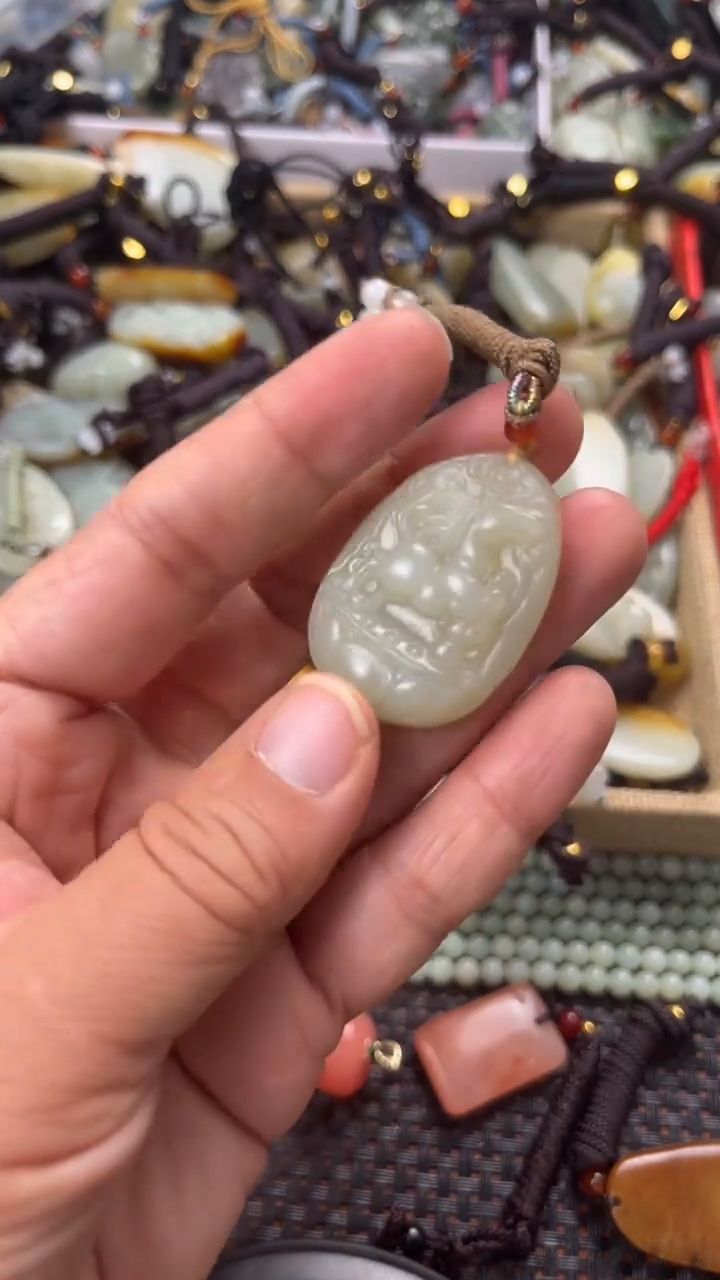 【闪购商品】和田玉颈饰未镶嵌多样性发货没有证书拍一发一有瑕