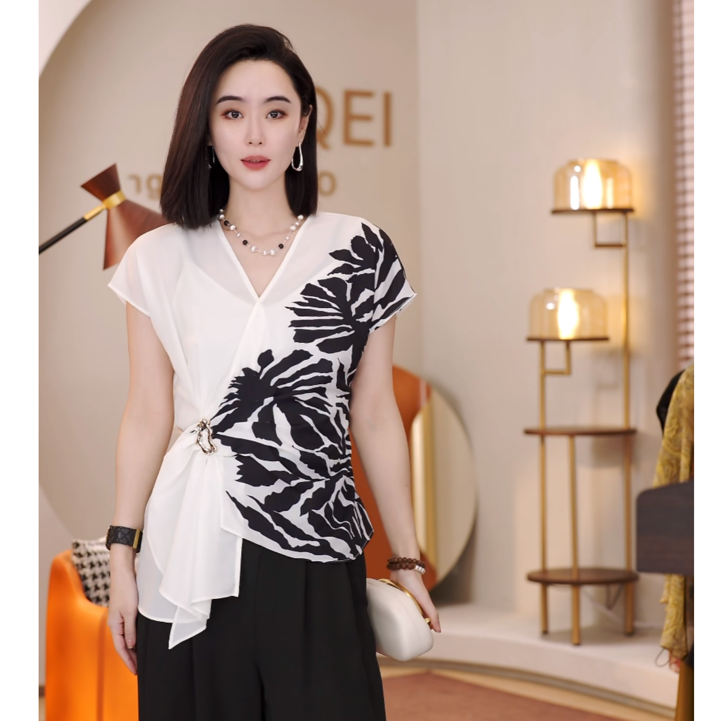 MORELAN2025原创优雅气质花色拼接缎面V领不规则显瘦上衣255203