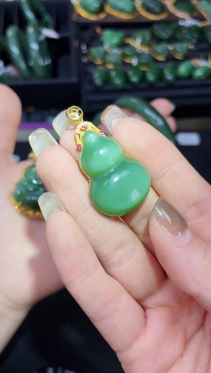 【闪购商品】和田玉吊坠18K金镶嵌多样性发一