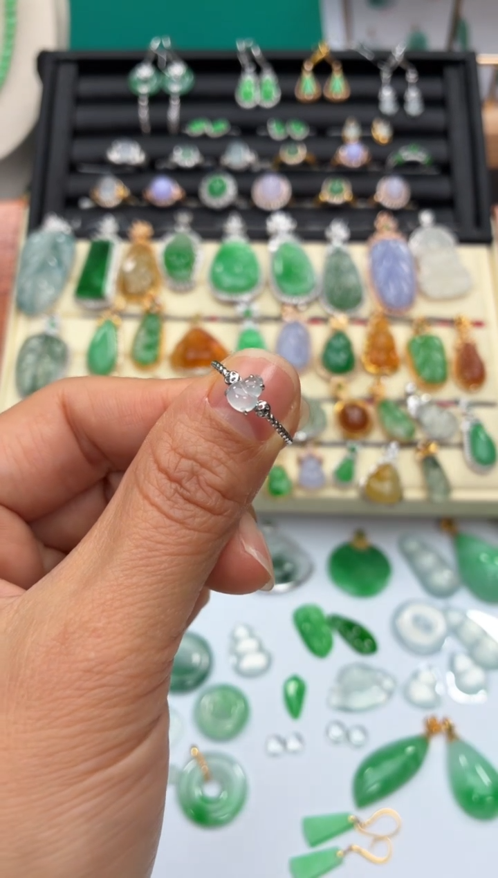 颈饰18K金镶嵌翡翠天然翡翠A货