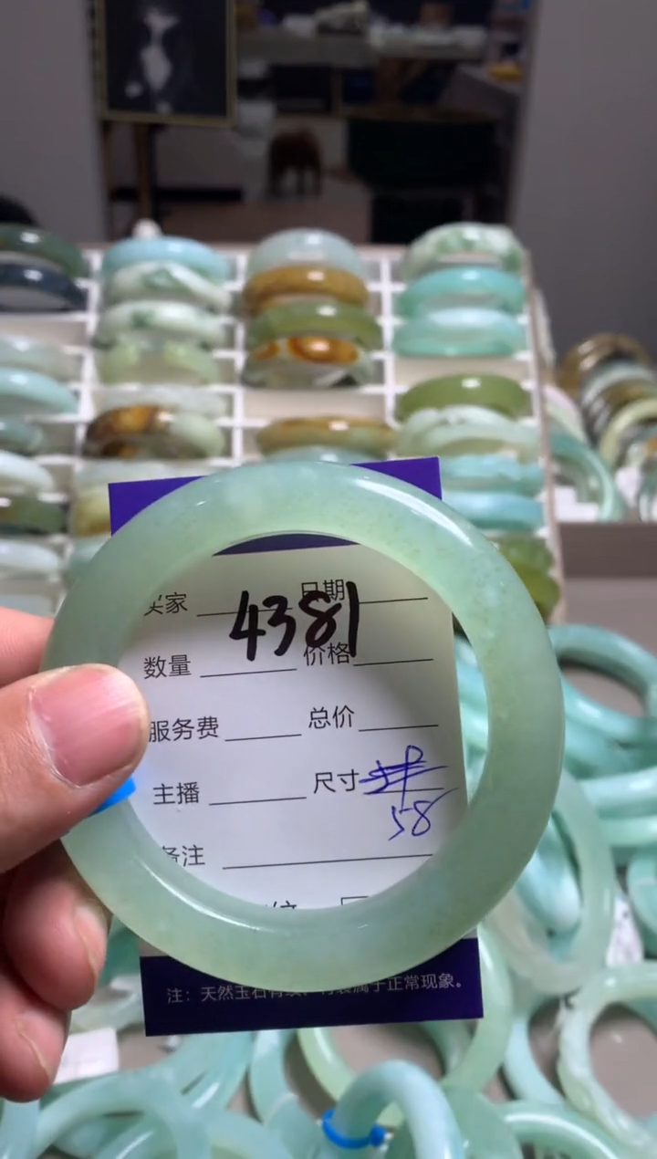 【闪购商品】蛇纹石玉手镯未镶嵌4381