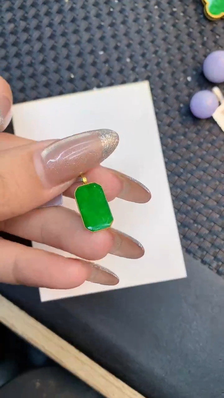 颈饰18K金镶嵌翡翠1