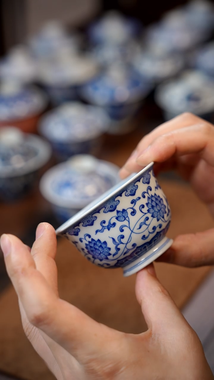 【闪购商品】缠枝压手杯111111111111