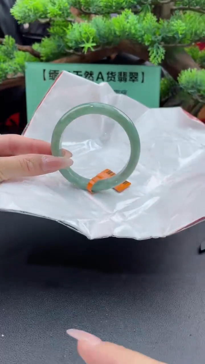 【闪购商品】翡翠手镯未镶嵌6翡翠手镯（微瑕）