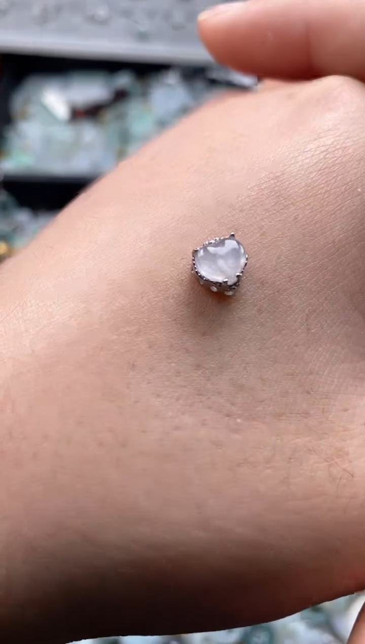 【闪购商品】翡翠颈饰未镶嵌哥哥