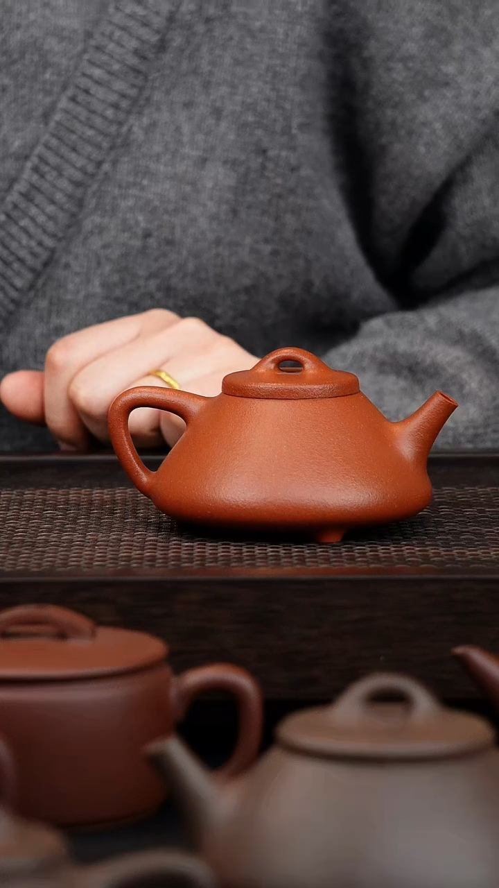 【闪购商品】紫砂茶壶子冶 180cc  99红降坡