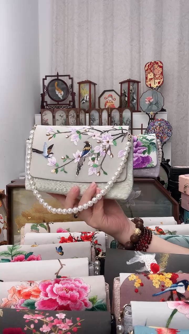 扇子苏绣作品手工豆腐包