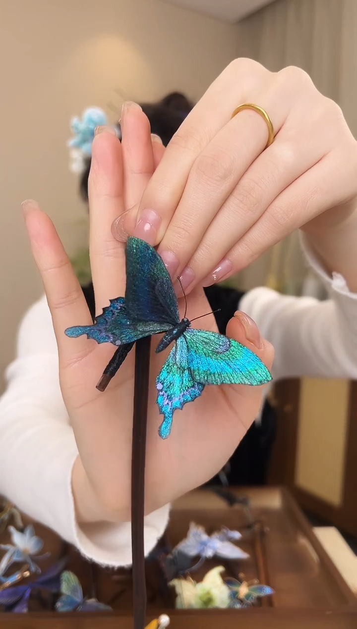 刺绣日**城颤颤蝶边夹