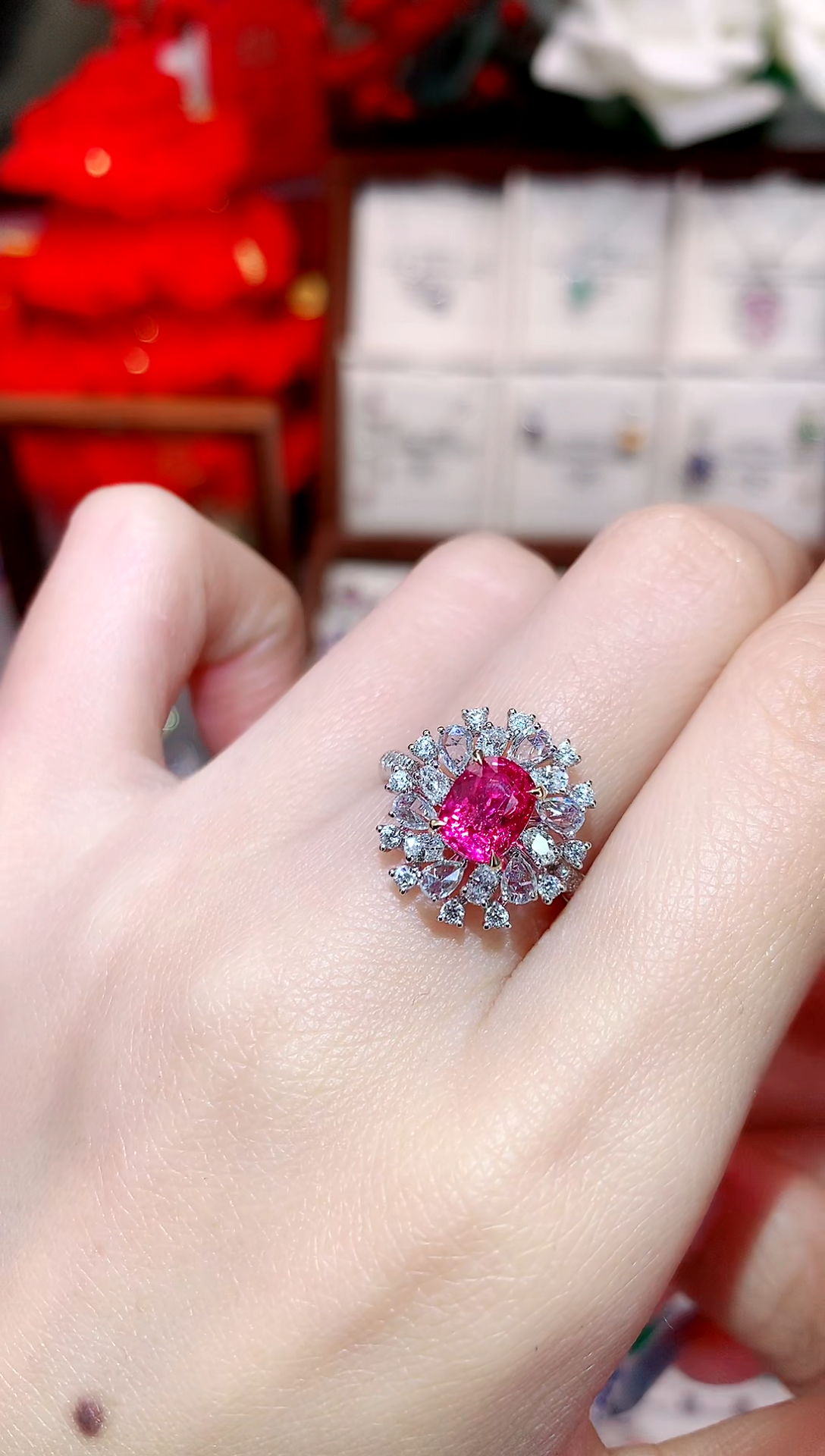 戒指18K金镶嵌尖晶石1.38ct/天然宝石/七天无理由