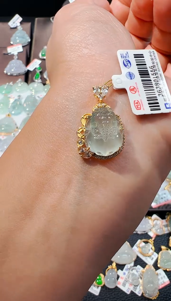 吊坠(不含链)18K金镶嵌翡翠貔貅吊坠1556