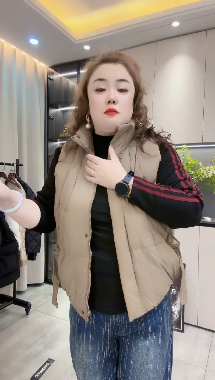 咖色马甲均码（130-170斤）