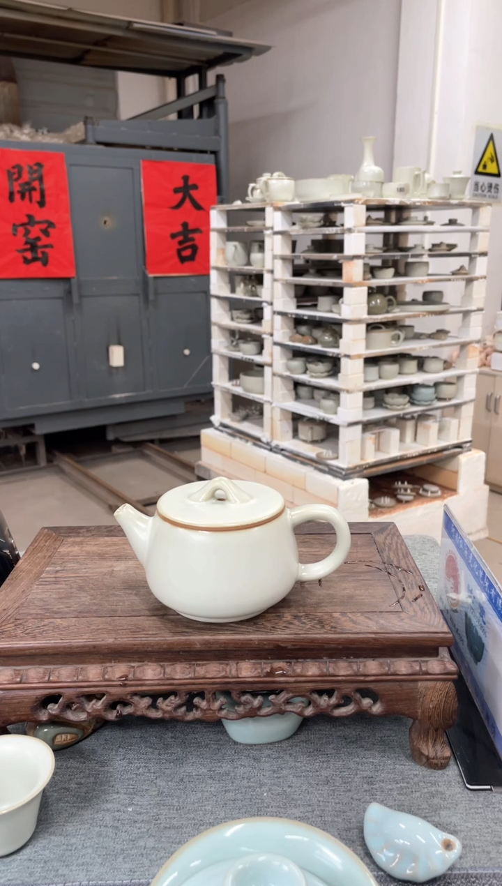 【闪购商品】瓷片月白 汉瓦壶 微瑕