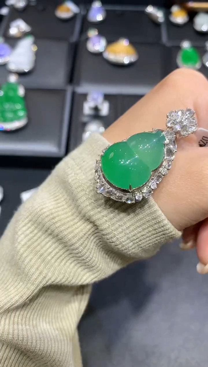 【闪购商品】翡翠吊坠(不含链)18K金镶嵌吊坠A455|78000