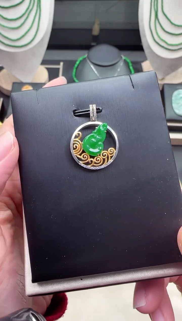 【闪购商品】翡翠项链18K金镶嵌【海莎一口翠】翡翠挂件1