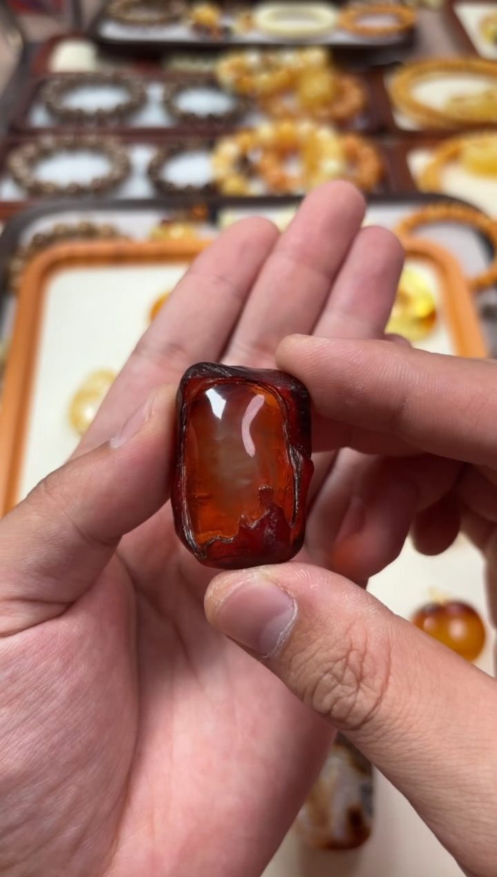 【闪购商品】琥珀裸石未镶嵌雕刻