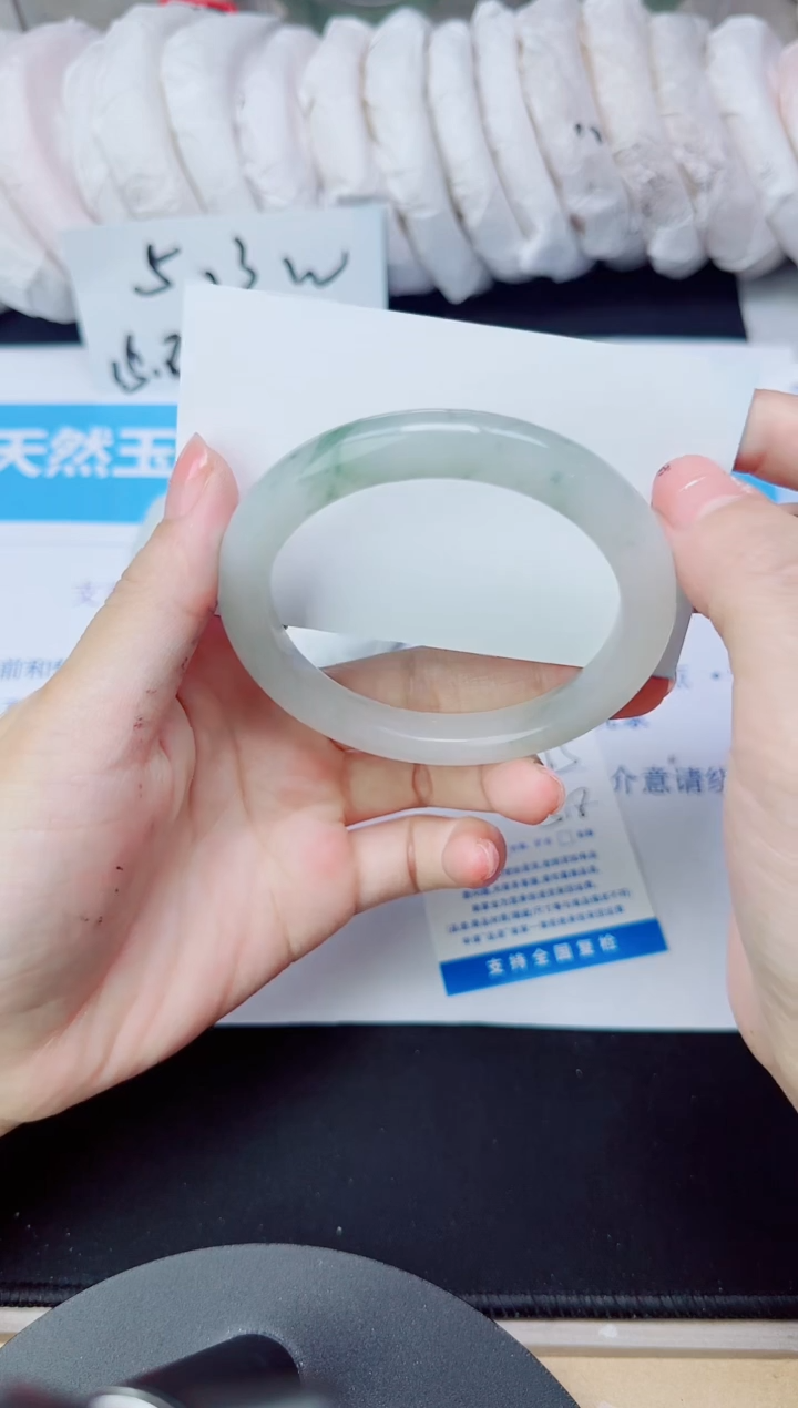 石英质玉手镯未镶嵌320/57.5