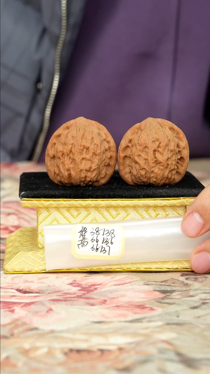 【闪购商品】文玩核桃把件非嫁接将军帽