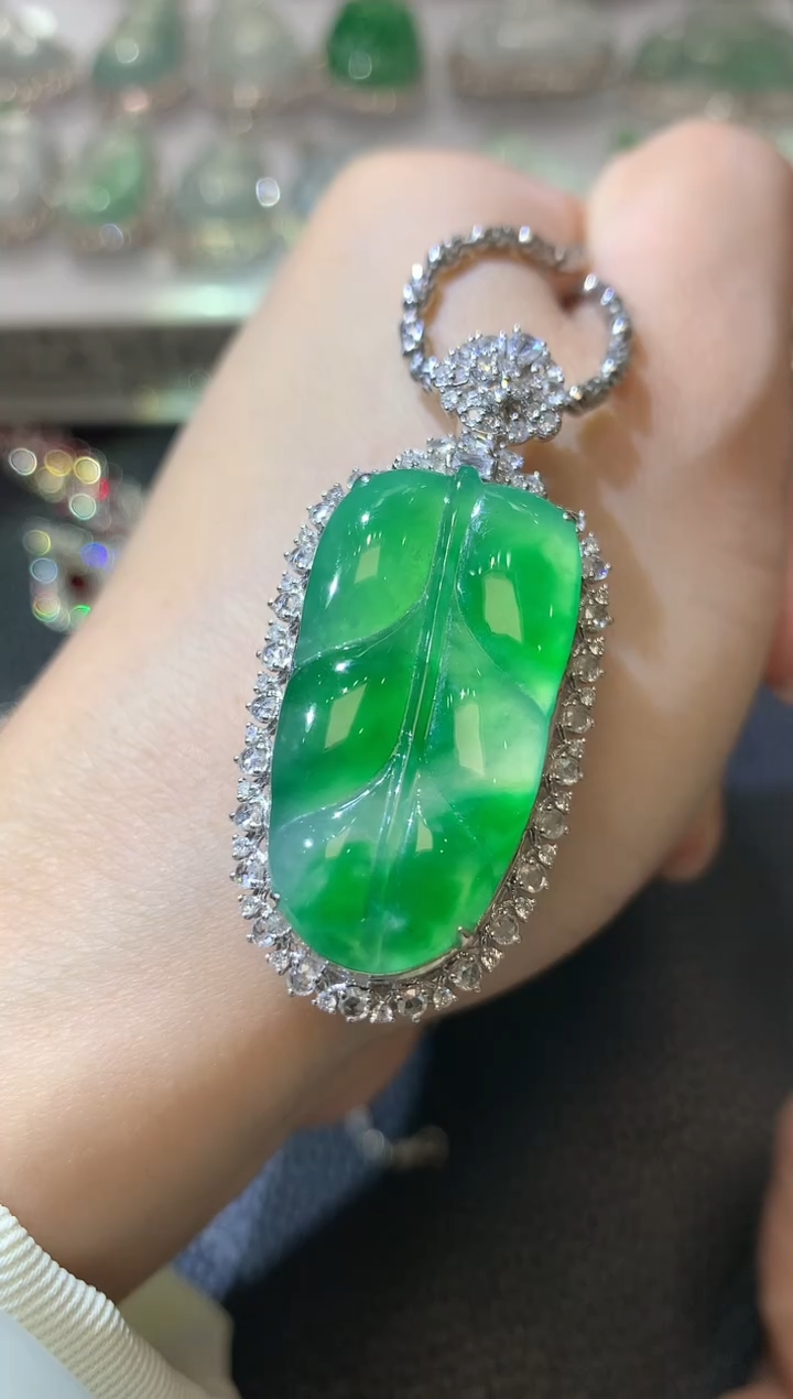 【闪购商品】翡翠吊坠(不含链)18K金镶嵌C81