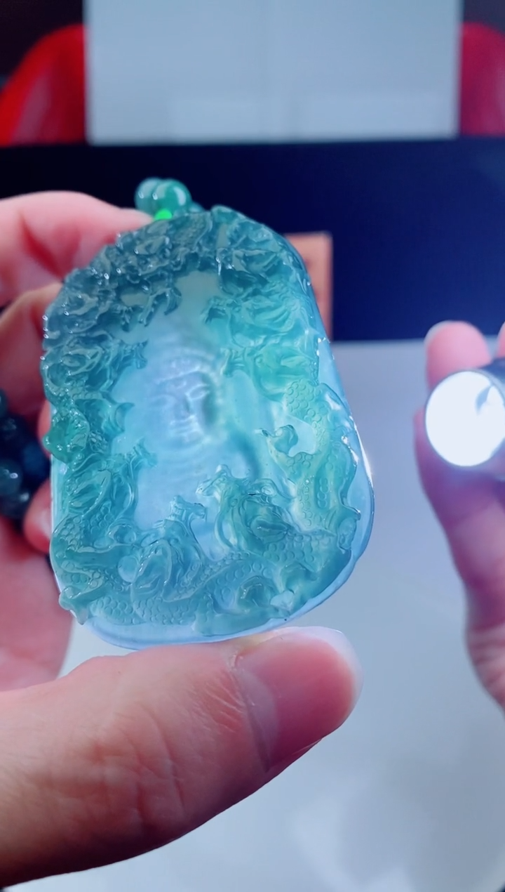 颈饰未镶嵌翡翠       
