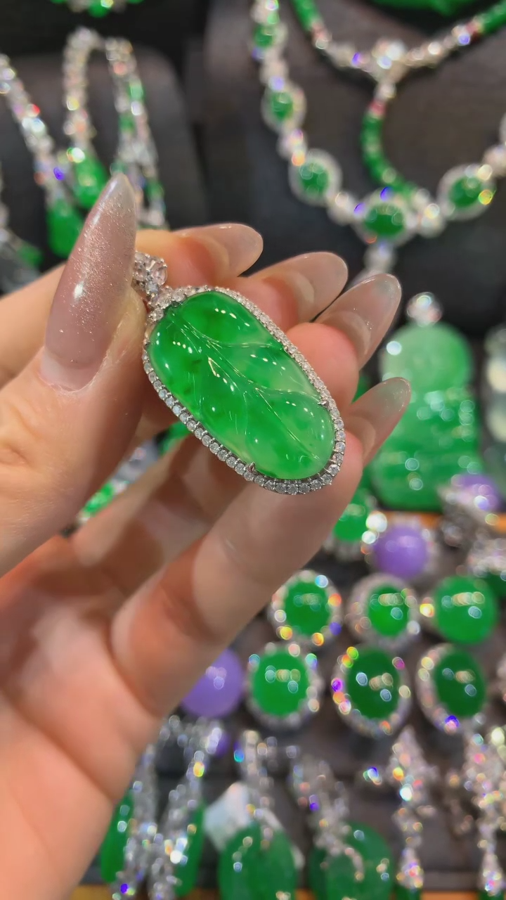 【闪购商品】翡翠吊坠(不含链)18K金镶嵌吊坠