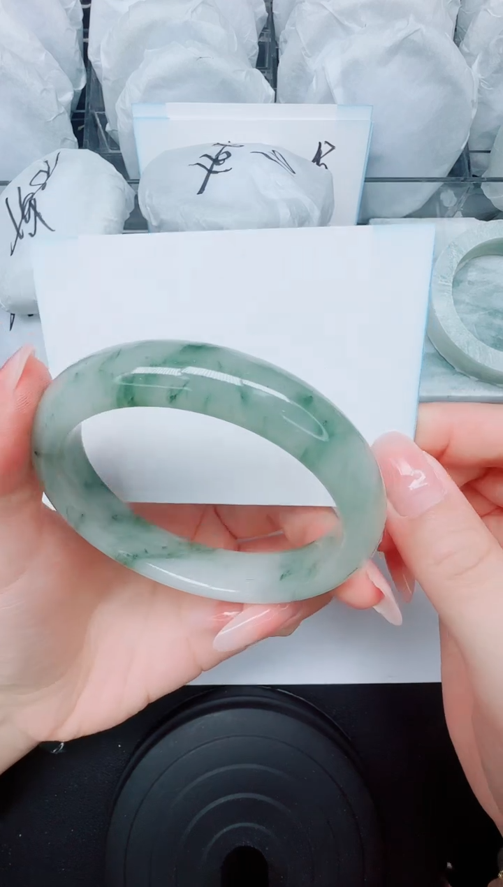 石英质玉手镯未镶嵌101/60.9