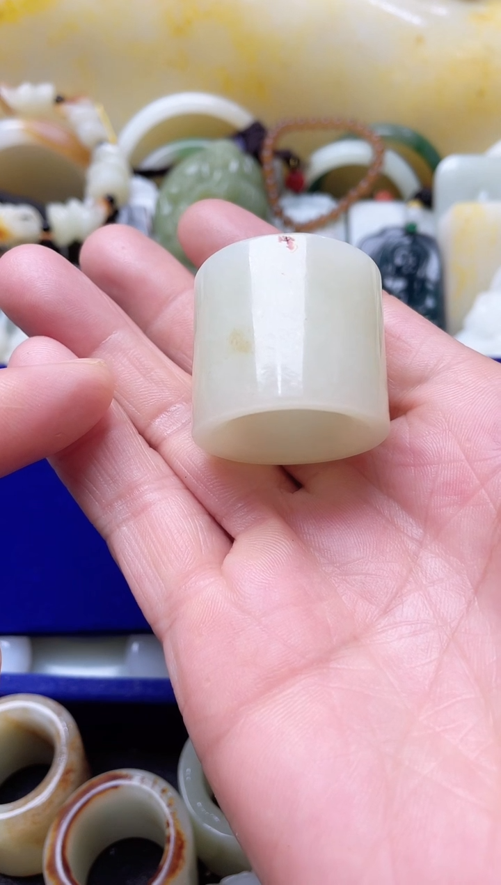 未镶嵌戒指和田玉好**退戒指