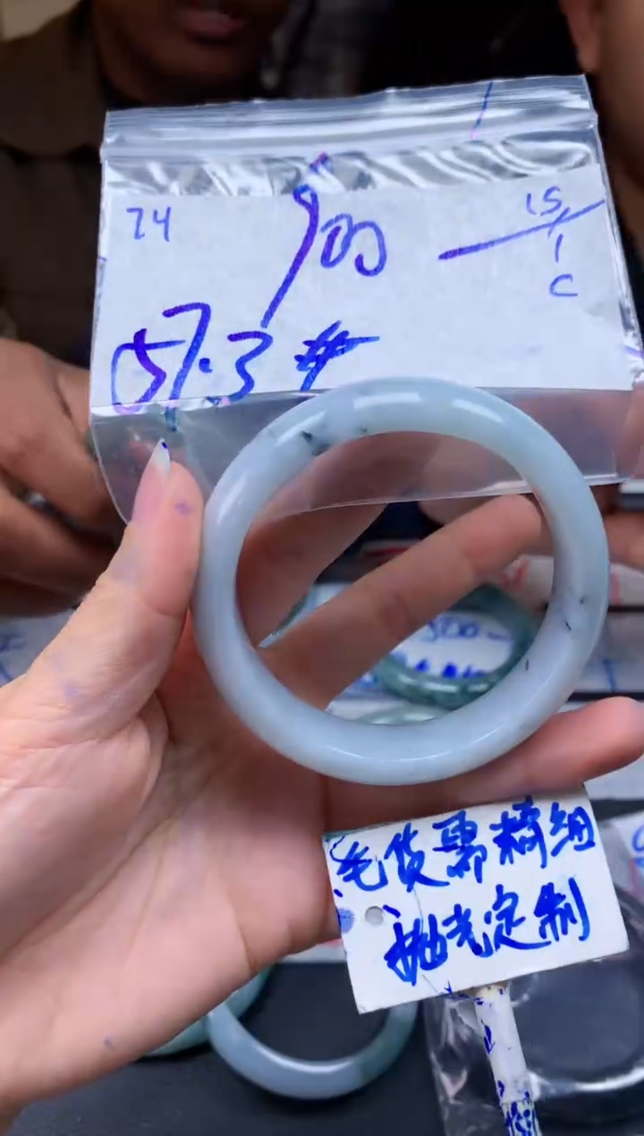 【闪购商品】定制翡翠未镶嵌74毛货需精细抛光手镯多样性拍一发一