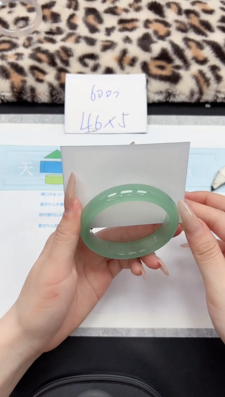 【闪购商品】石英质玉手镯未镶嵌116-62