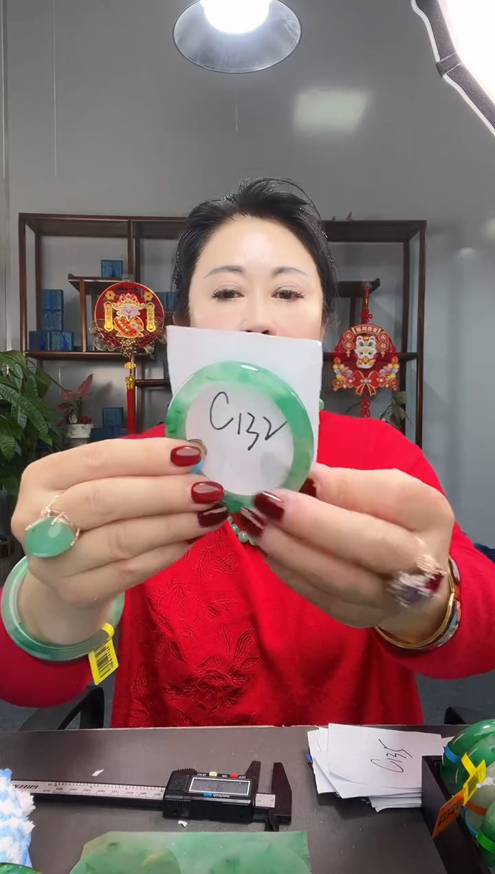 【闪购商品】石英质玉手镯未镶嵌非洲翠