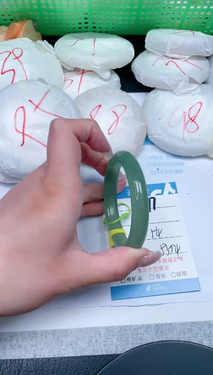 【闪购商品】石英质玉手镯未镶嵌377-54