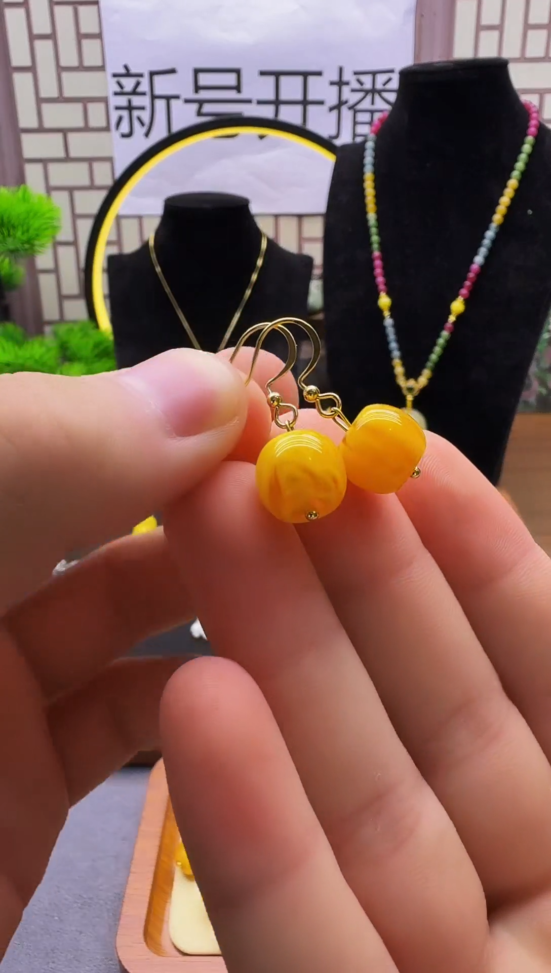 14K金镶嵌蜜蜡耳饰E01