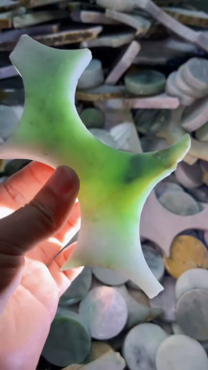 【闪购商品】翡翠挂件未镶嵌A货康壹947