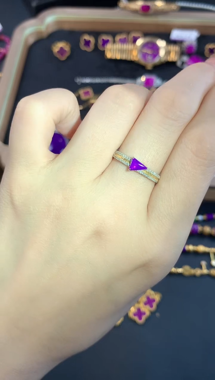 【闪购商品】苏纪石（舒俱来）.18K金镶嵌舒俱来戒指