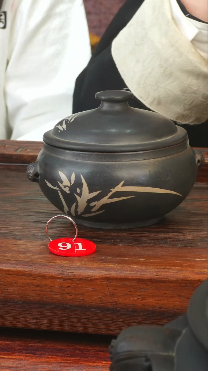 91逢春紫陶全手工黑色还原烧刻填汽锅（微瑕）