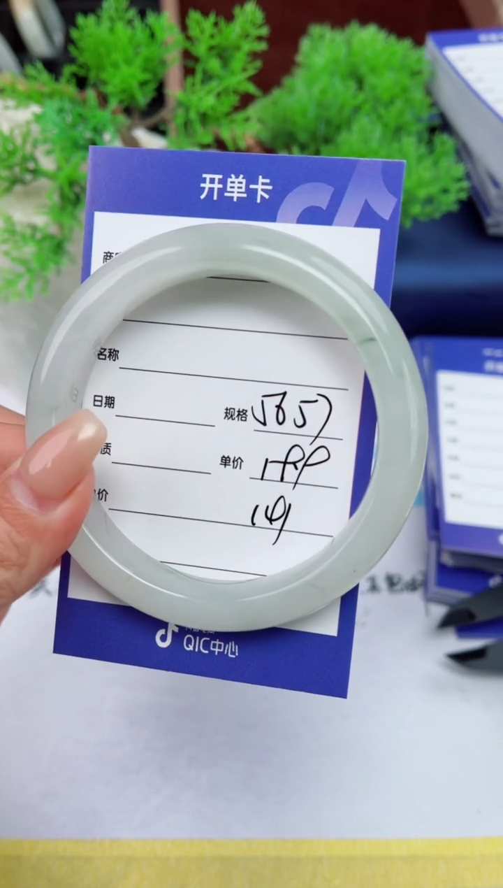 【闪购商品】石英质玉手镯未镶嵌141