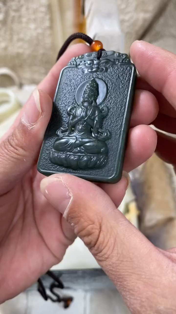 双面精雕山水牌头青观音大牌子