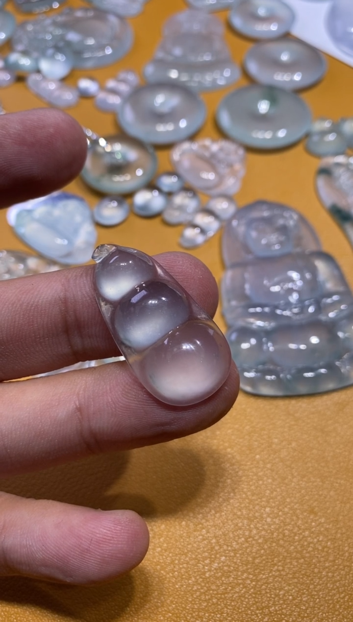 吊坠(不含链)未镶嵌翡翠豆子38800   32.0  16.1  5.8