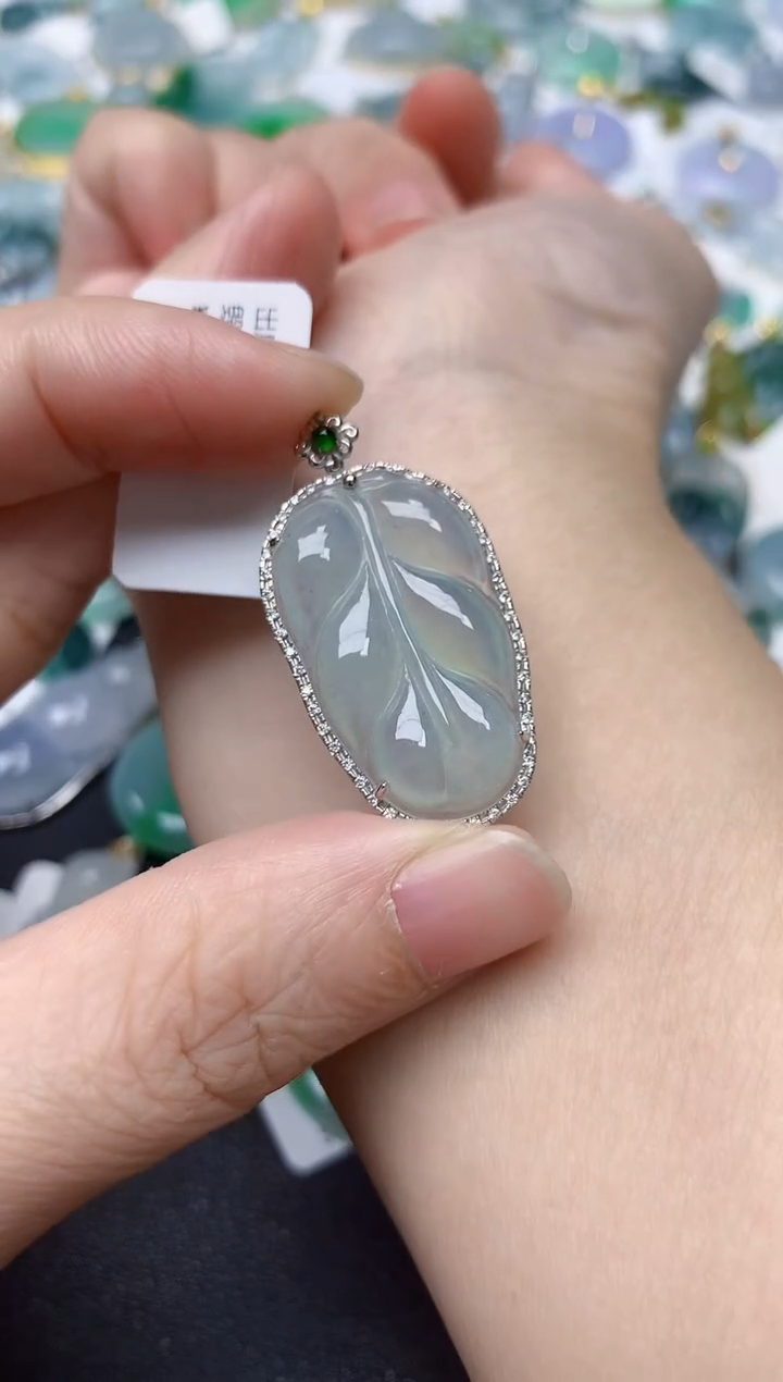 颈饰18K金镶嵌翡翠天然缅甸A货翡翠1