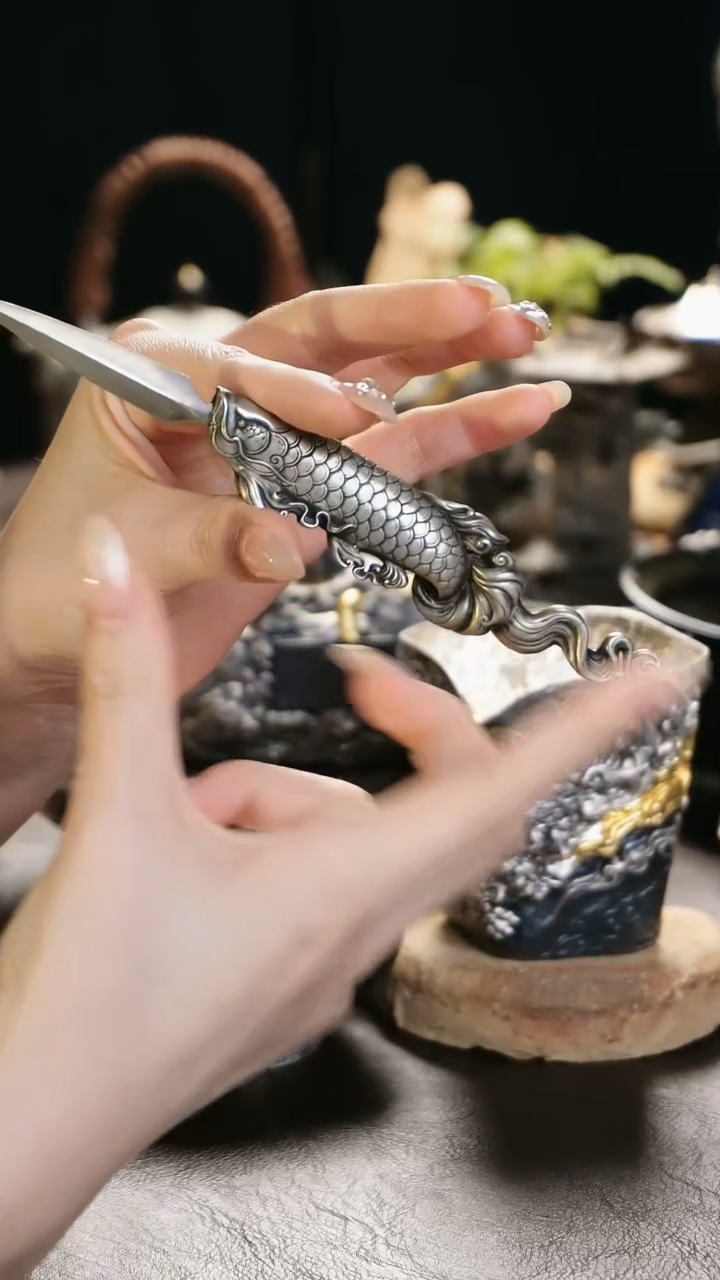 【闪购商品】复古白铜银色龙鱼设计